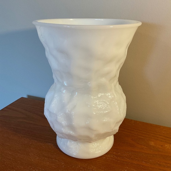 Vintage E.O. Brody Company Milk Glass - Crinkle Glass Flower Vase 8” - Picture 3 of 16